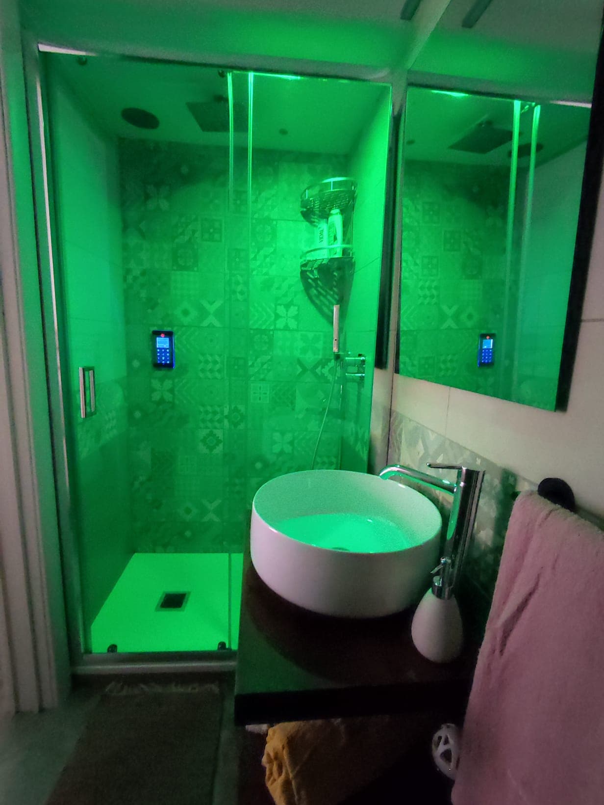 Bagno con cromoterapia