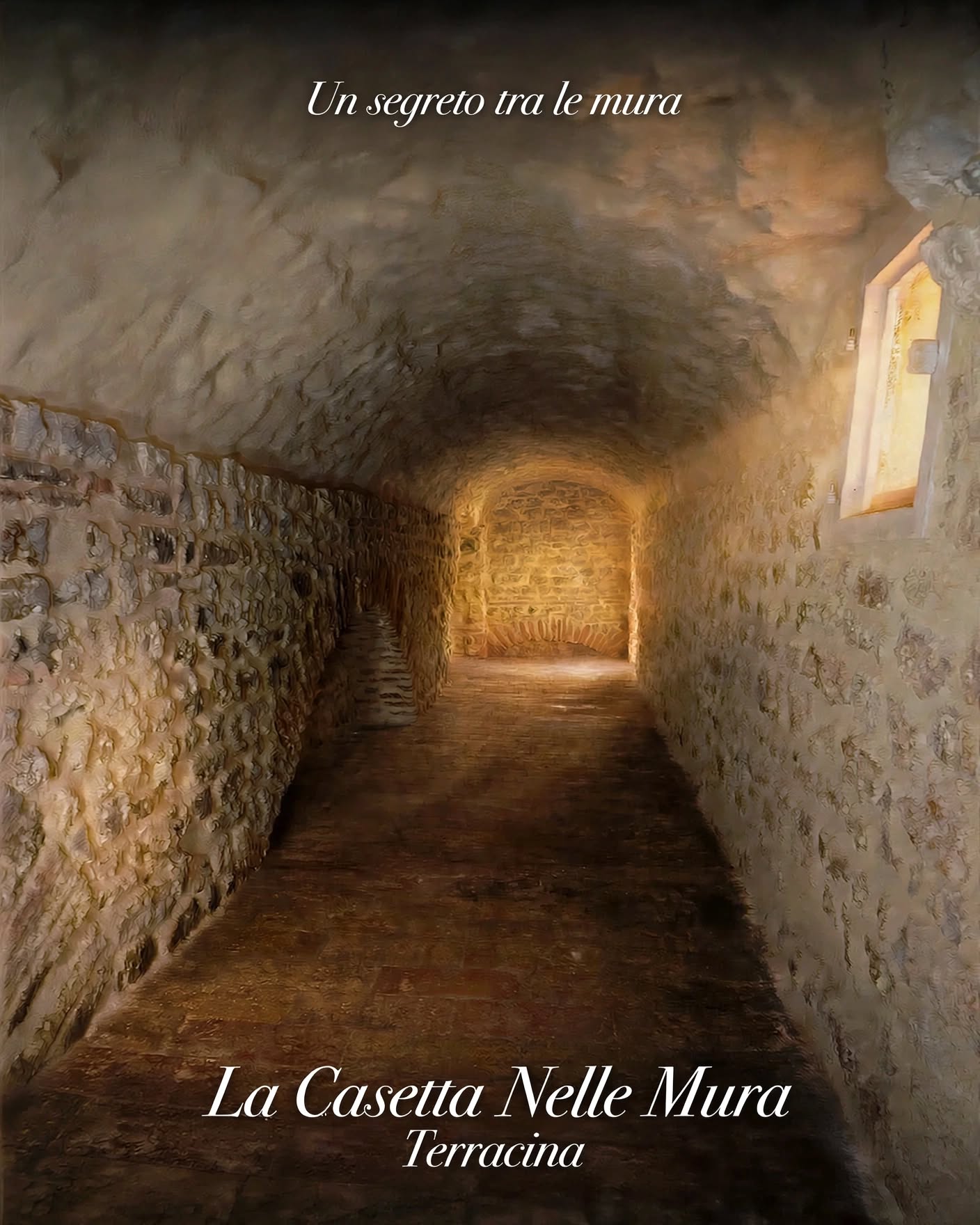 Camminamento in pietra delle antiche mura, accessibile da una porta dedicata appena si entra in casa