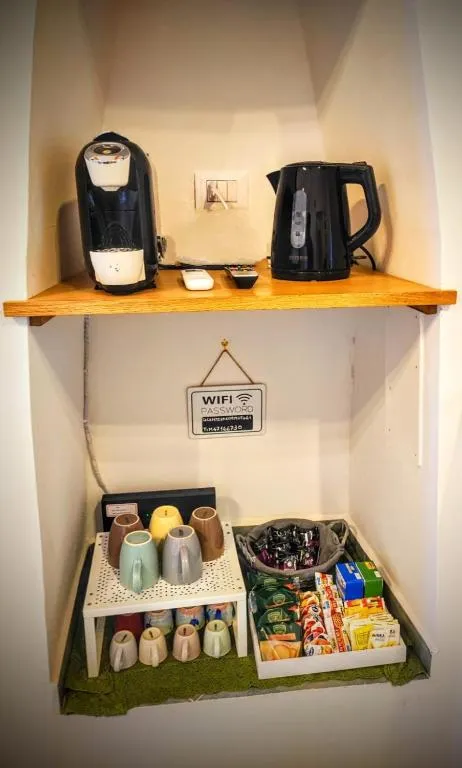 Dettaglio zona caffè e colazione